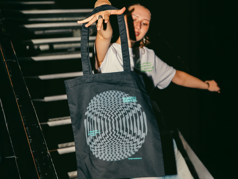 Burgerweeshuis Tote zwarte tote, neon blauw